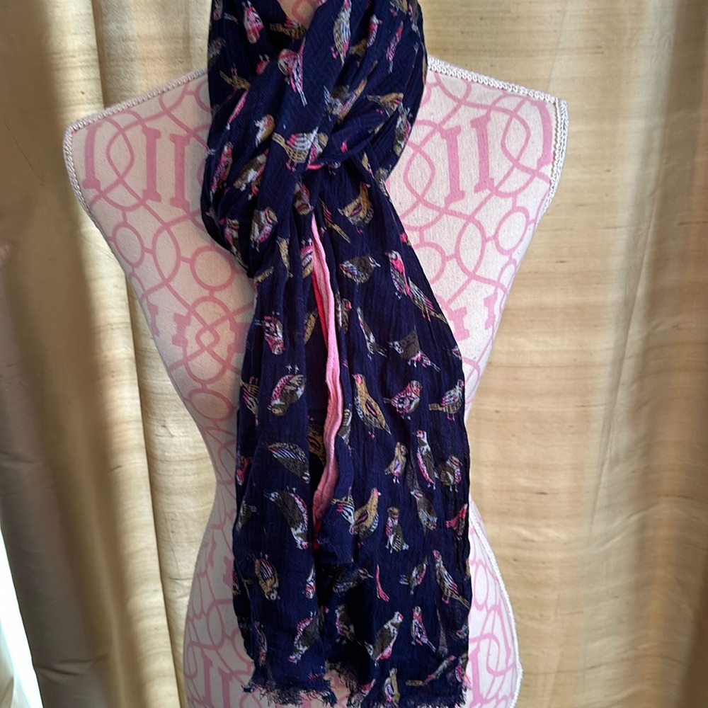 Gap, long cotton scarf with birds on it in excellent condition
